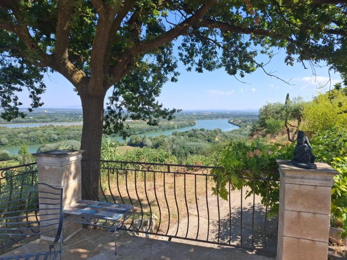 VILLA au calme avec VUE MAGNIFIQUE -entièrement climatisée - piscine