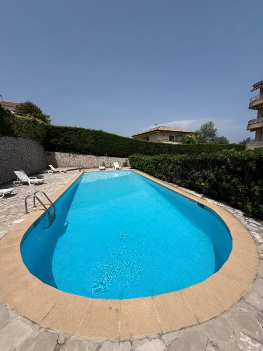 Studio cosy avec piscine proche du bord de mer