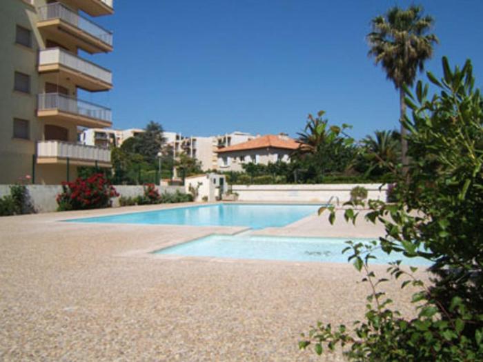 Appartement 2 pièces avec terrasse à Sainte-Maxime - FR-1-780-86