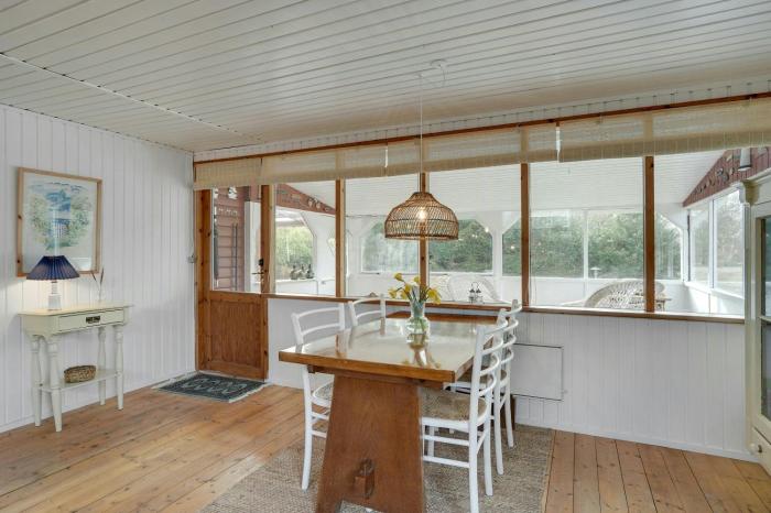 Charm And Idyll In Hou