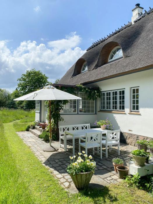Thatched Idyll Close To The Sea In Liseleje