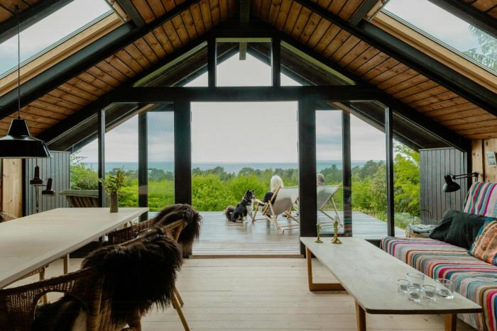 Sky And Sea In Unique 70S Cottage