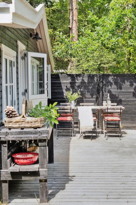 Classic 1937 Cottage On A Natural Plot