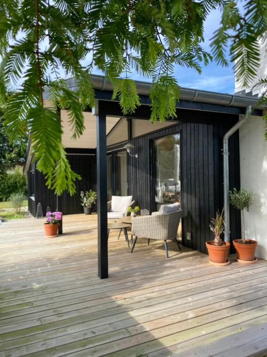 Find Peace In Cosiest Setting With Sea Glimpse