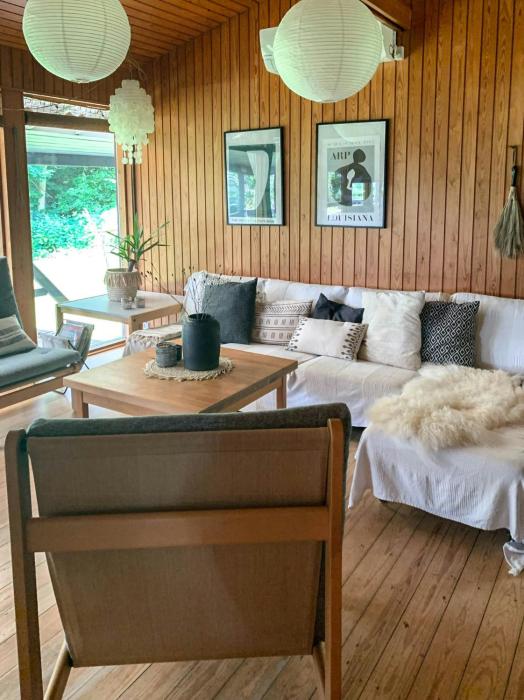 Wooden Home By Beach Ideal For Swimming