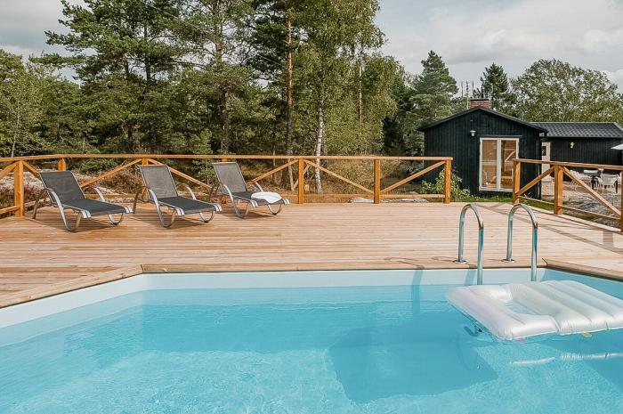 Lakeside Archipelago House With Pool On Vindö