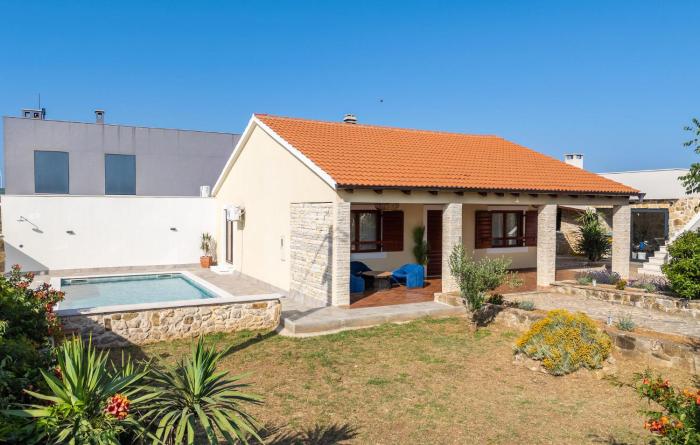 Lovely Home In Zagrad