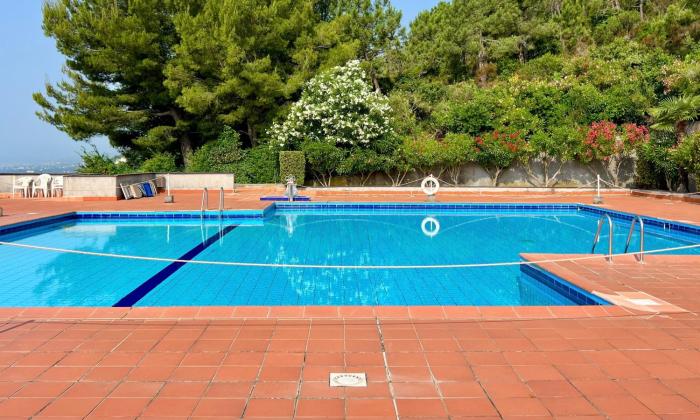 Bilocale con piscina condominiale