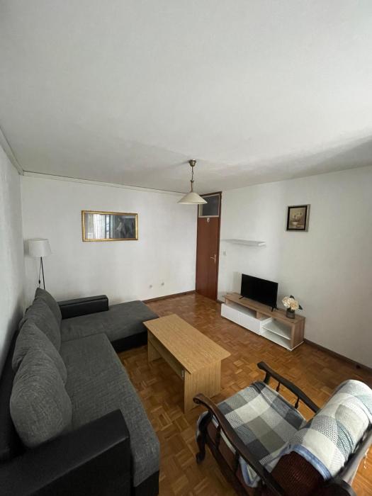 Mandic Apartment - Self check-in - Free Parking - Free WiFi - Fully Air-Conditioned