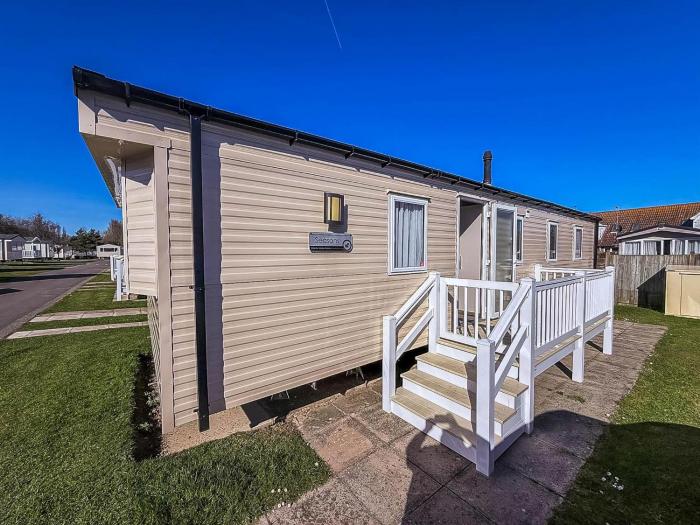 Lovely 8 Berth Caravan In Norfolk At Haven Hopton Holiday Park Ref 80055T