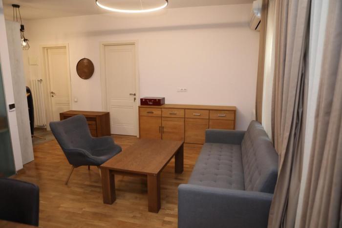 Cozy Flat near Metro with Balcony