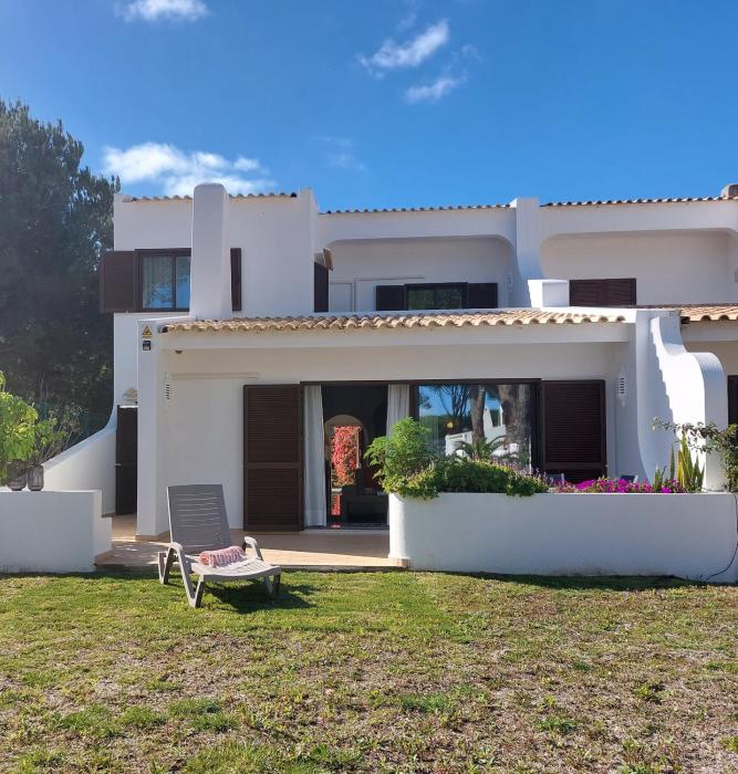 Vilamouratenis Duck by SAPvillas