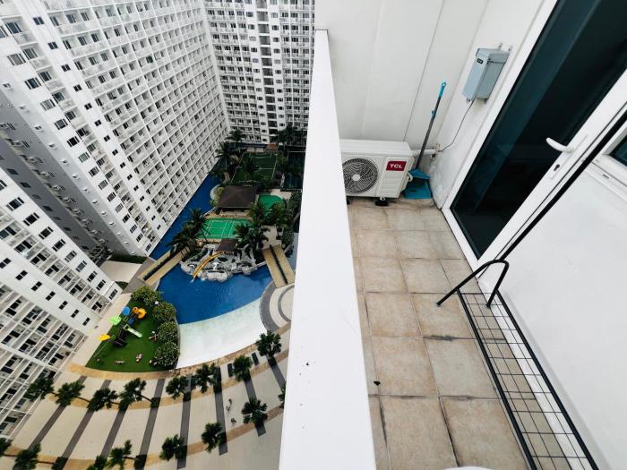 MOA GRAND STAY Suite #05, Pool View!