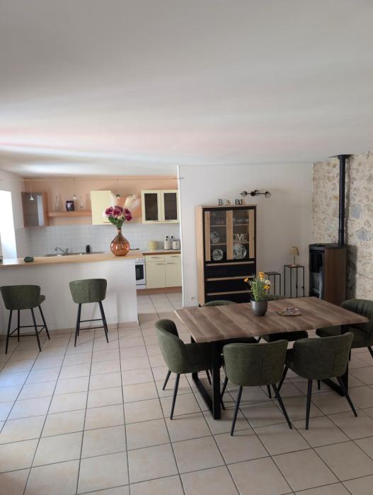 Évasion vigneronne, jolie maison de village en pierre