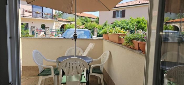 Apartments with parking place Laguna Svetilnik beach