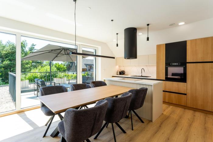 Sunny Green Escape - Apartment with Terrace