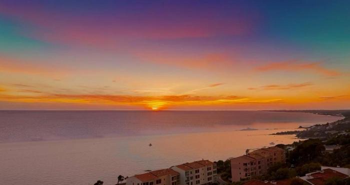 VUE MER EXCEPTIONNELLE !! Bien calme et lumineux sur la prestigieuse route des Sanguinaires à Ajaccio