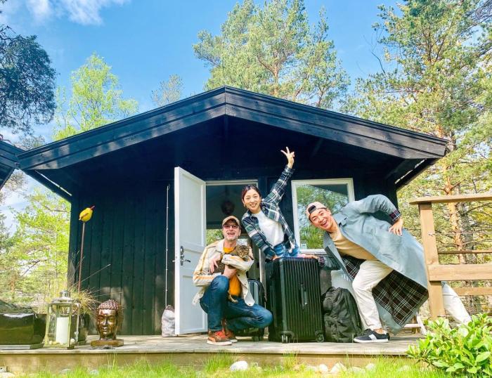 5-star homestay for 2 with breakfast, hot-tub, aircon and bikes