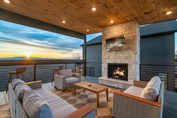 A Haven of Comfort Elegance Views and Hot tub