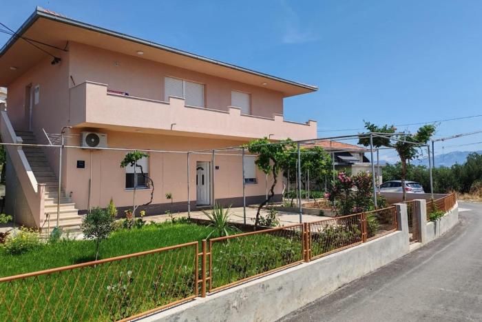 Apartments with parking space Slatine, Ciovo - 24699