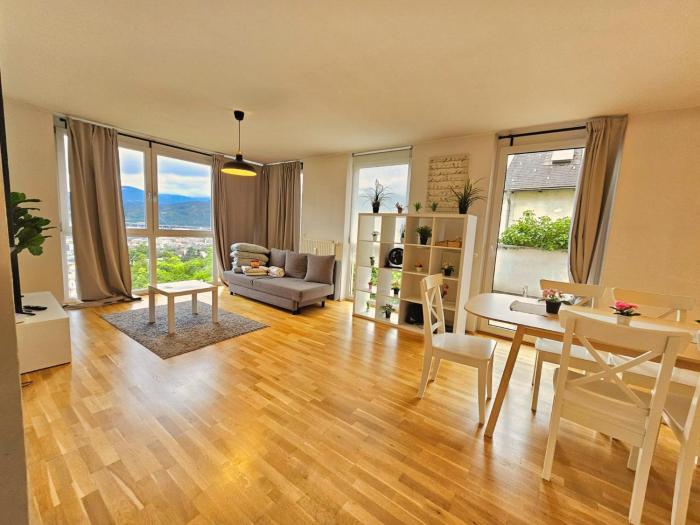 Innsbruck City View Apartment with 2 Bedrooms