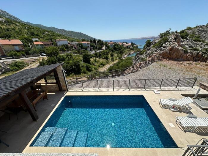 Beachfront House Robert with Pool