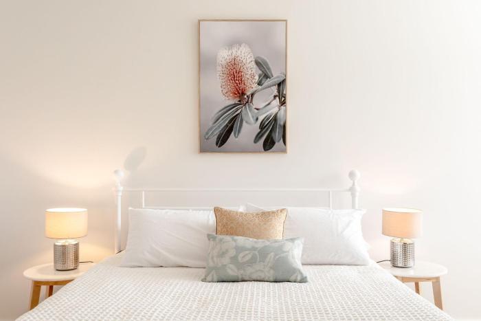 Architectural Home: Near Gorge with Tamar Views