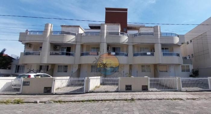 Sobrado Zona Central da Praia com 03 Dormitórios