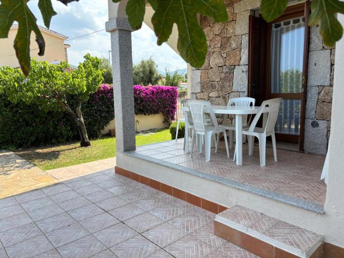 Villetta in Sardegna piano terra con giardino