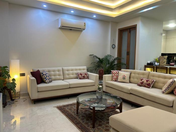 Peaceful & Cozy Stay with Green Balcony & Breakfast
