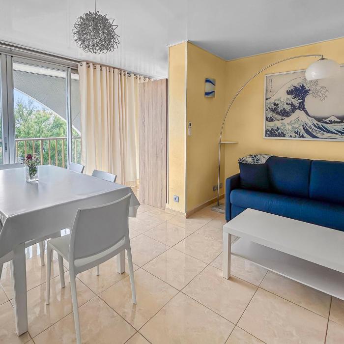 T2, Calme & lumineux, au bout du jardin, la plage!