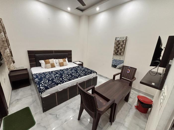 Hotel Indirapuram Residency