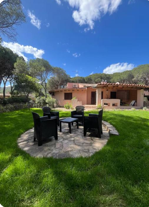 Beachfront Villa Sea & Garden - 2BR - AC - WiFi - BBQ - Parking - Pet Friendly