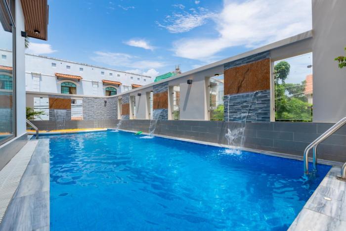 Nancy Tran Grand strip 11