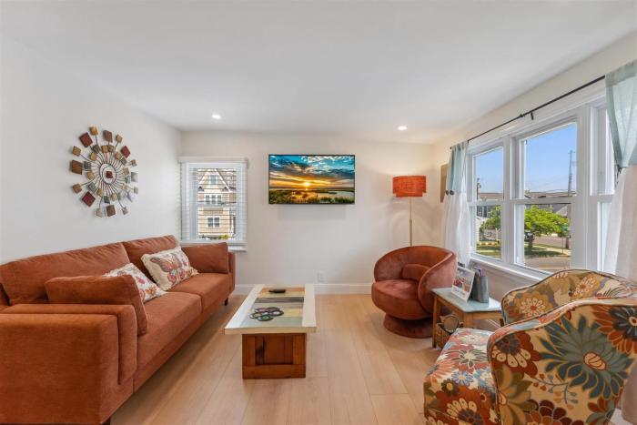 246 E 14Th Ave, 2Nd Floor