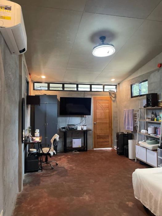 A family room for 4 with pool