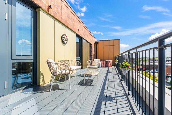 York Penthouse with Hot Tub & View of Minister