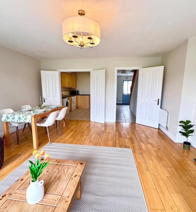 Comfy 3BD City & Airport access