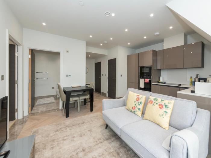 Stylish Central Flat with Private Rooftop Terrace Pass the Keys