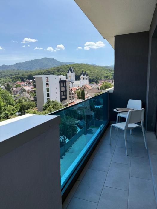 Brașov View - Apartament modern cu balcon panoramic și lumină naturală cu vedere către oraș și munte