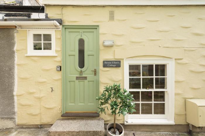 Bessie Ellens Cottage - 1 Pet Welcome - Central Location - Free WiFi