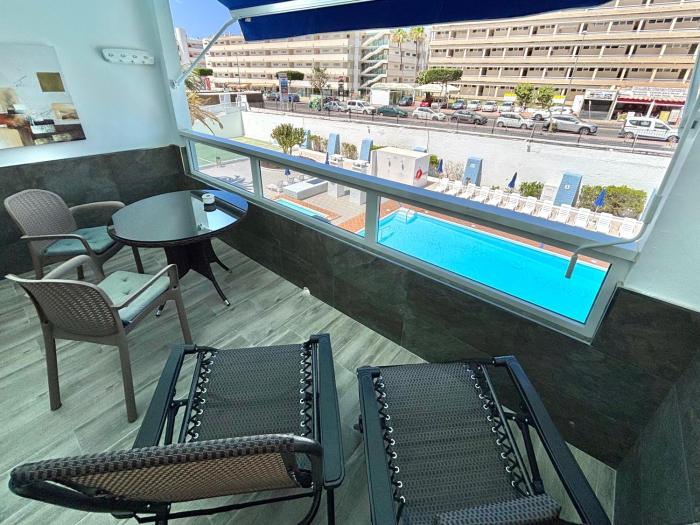 Cosy Pool View Apartment Tinache