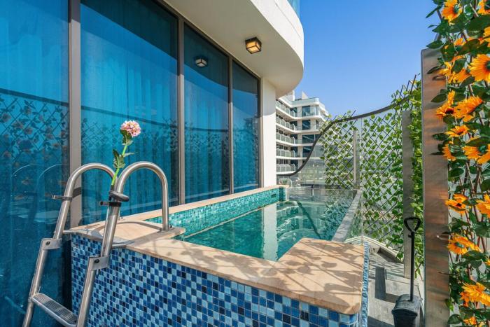 Venetian - Relax in your private pool balcony in Dubai