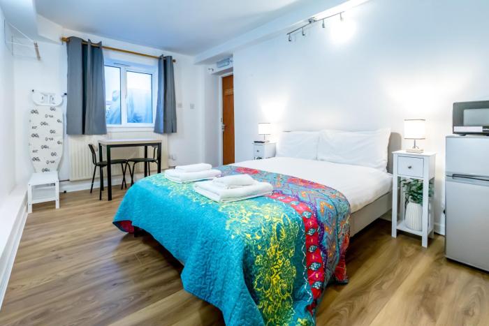 Glastonbury - ContactlessCheckIn - Free Parking