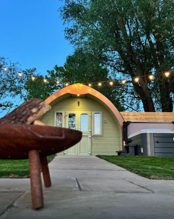 3 Hazelwood lakeside hideaway