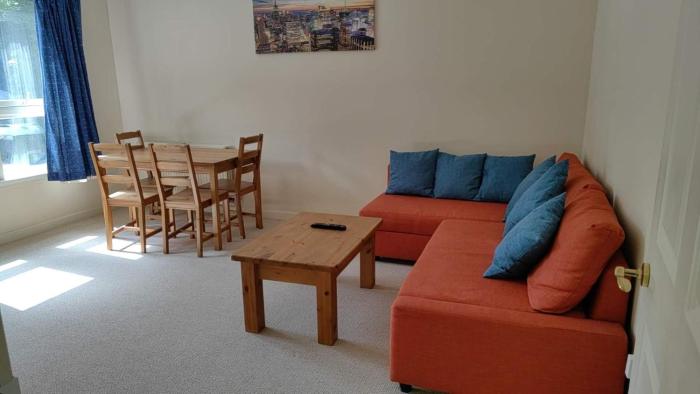 New Town Retreat by Leath Walk- Free parking