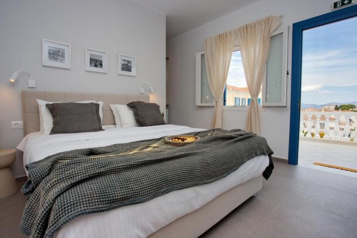 Arourahomes Spetses Town Suites