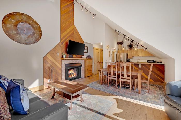 Ski Country Penthouse 4 by Ski Country Resorts