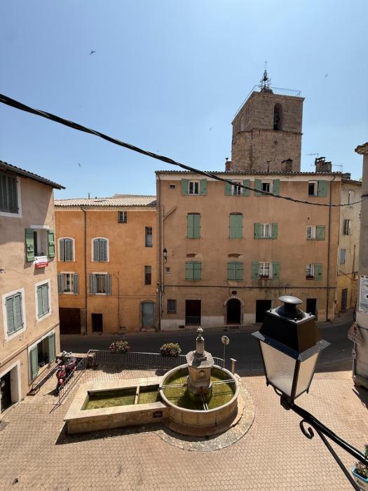 Duplex avec vue fontaine et clocher Centre Barjols