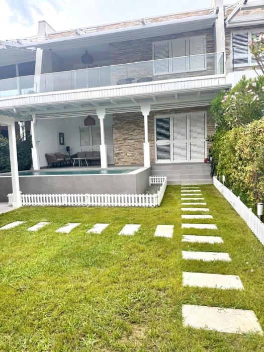 Crystal Pool Villa Bay of Lalzi